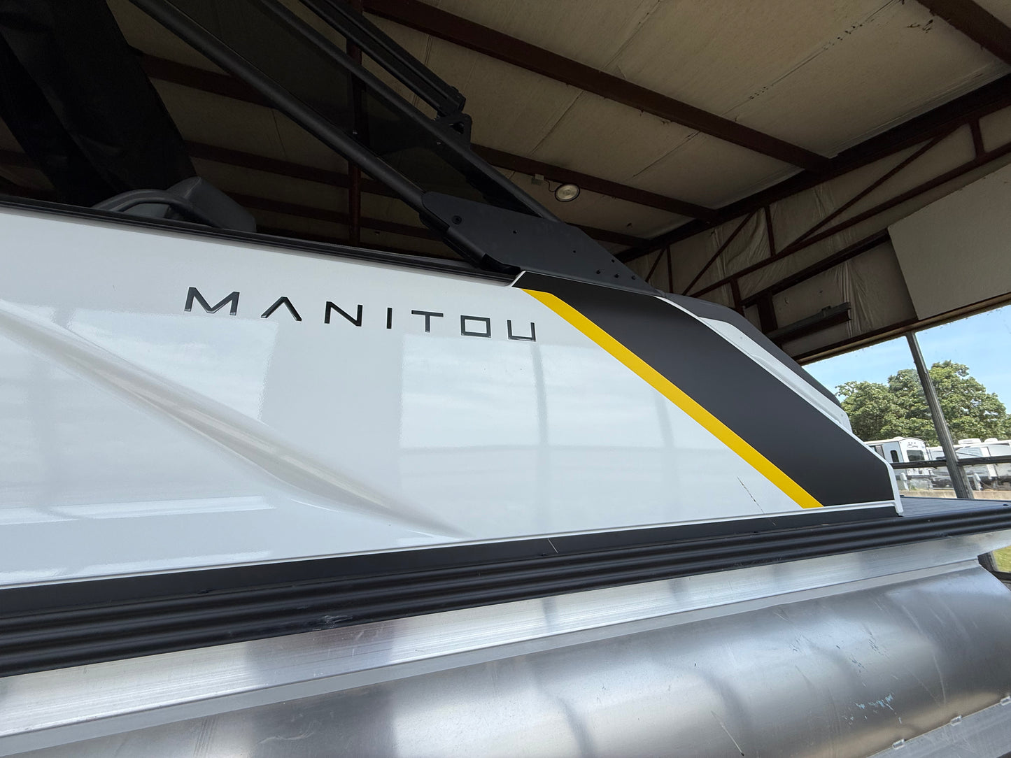 2025 Manitou Navigator 24 Ft Tritoon
