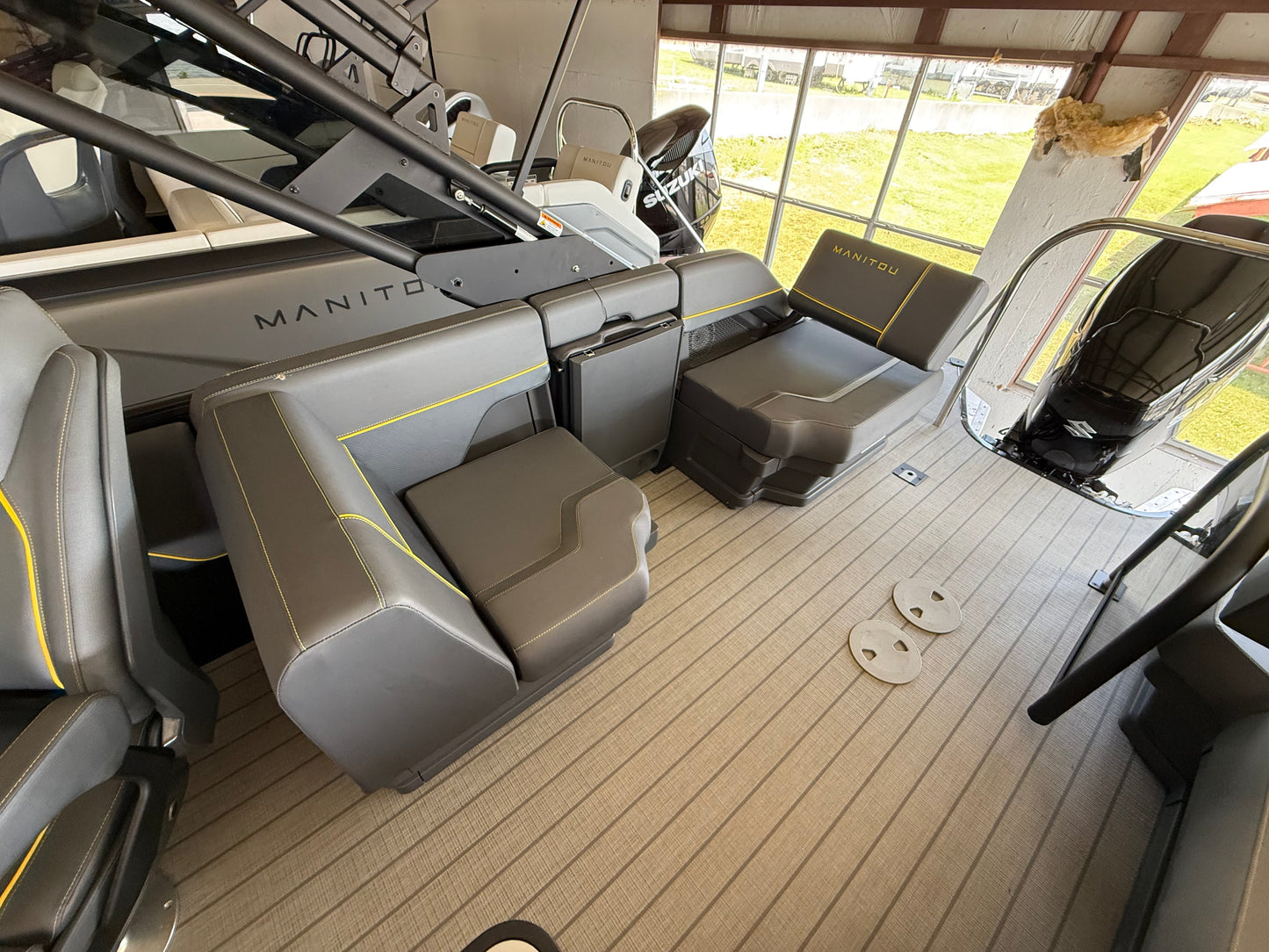 2025 Manitou Navigator 24 Ft Tritoon
